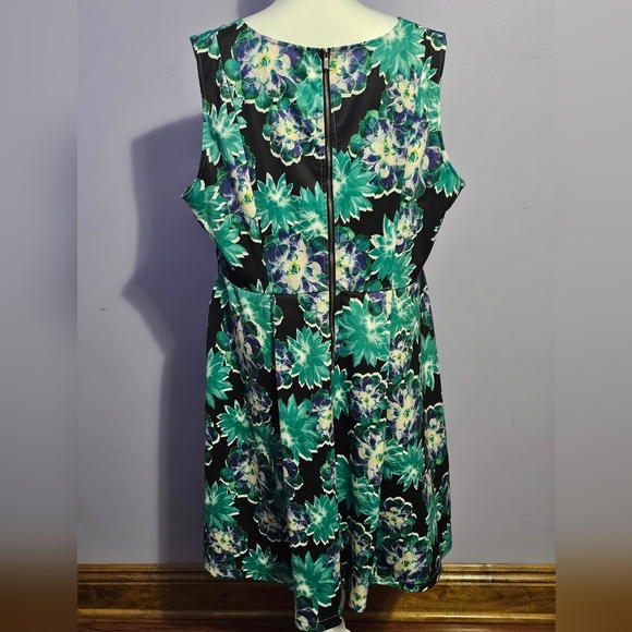 Like New Modamix Lined Floral Dress Size 18W Black, Green, Purple - Picture 2 of 9